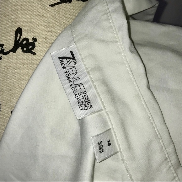 {NY & Company) Button down shirt - Picture 2 of 4